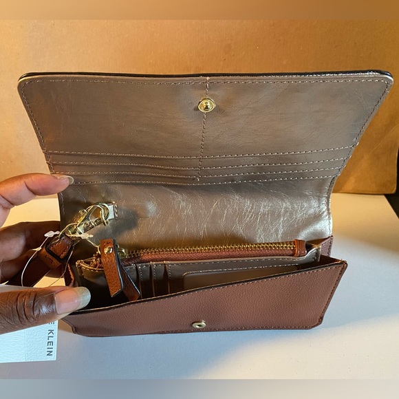ANNE KLEIN. Brown Folded Wristlet Wallet. - Picture 5 of 15